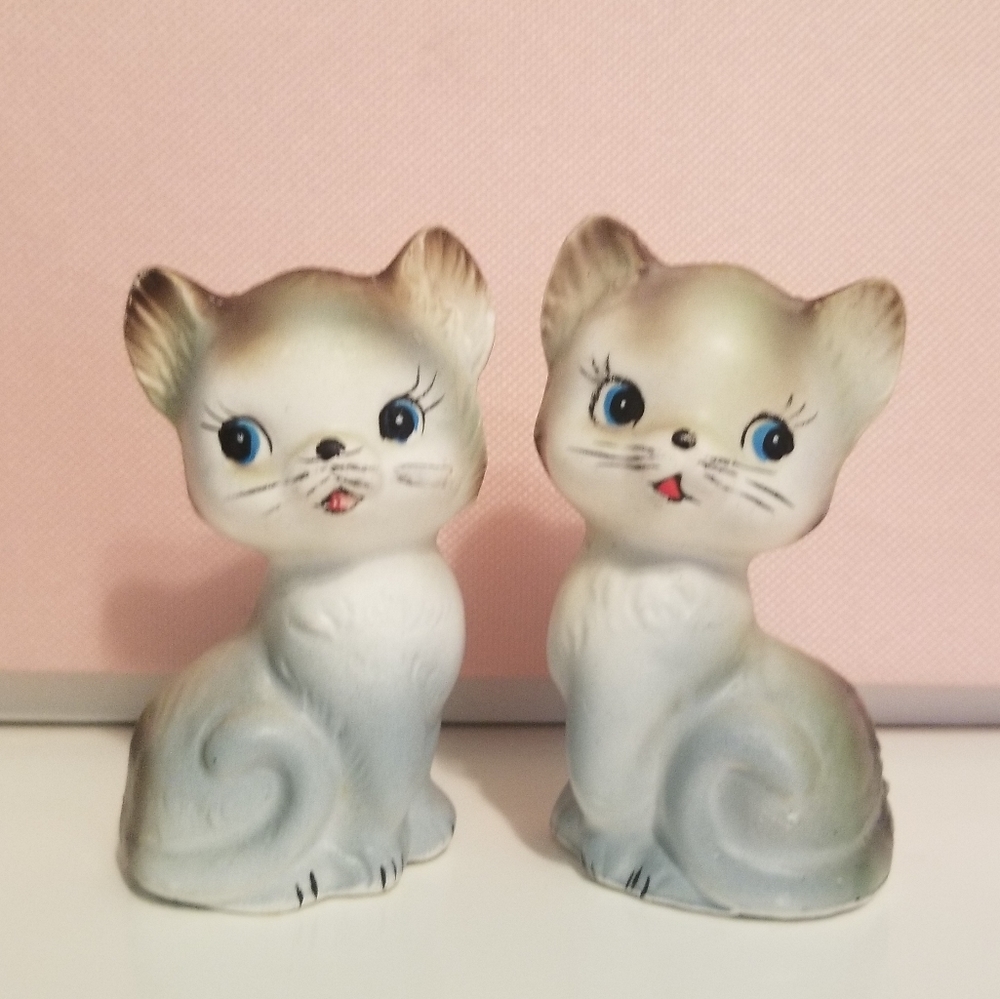 VINTAGE Kitsch Kitten Salt & Pepper Shaker set